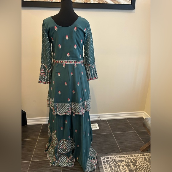 🌿 Teal Green Embellished Lehenga Set - Picture 9 of 14